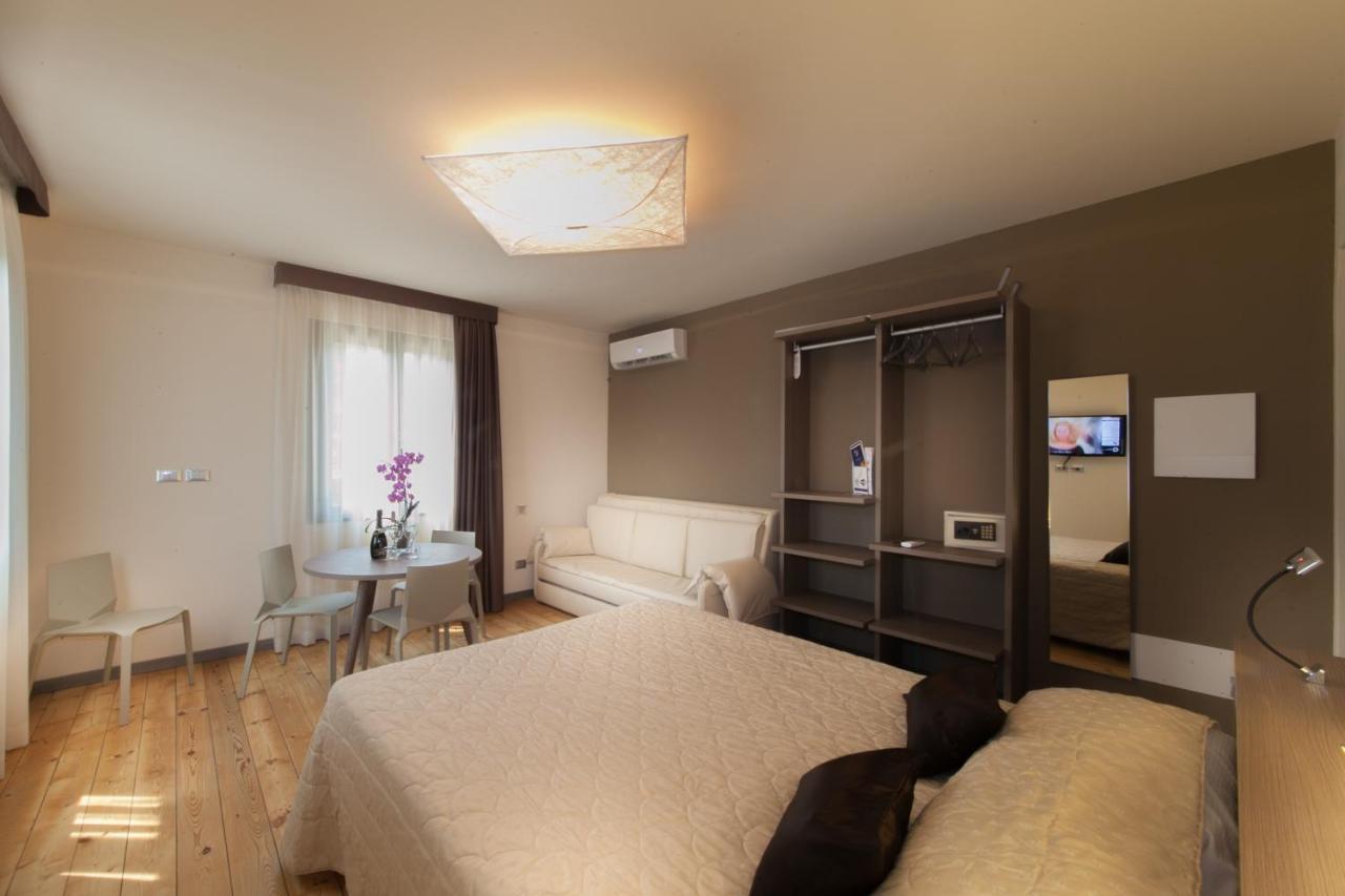 International Rooms & Apartments Sirmione Exterior foto