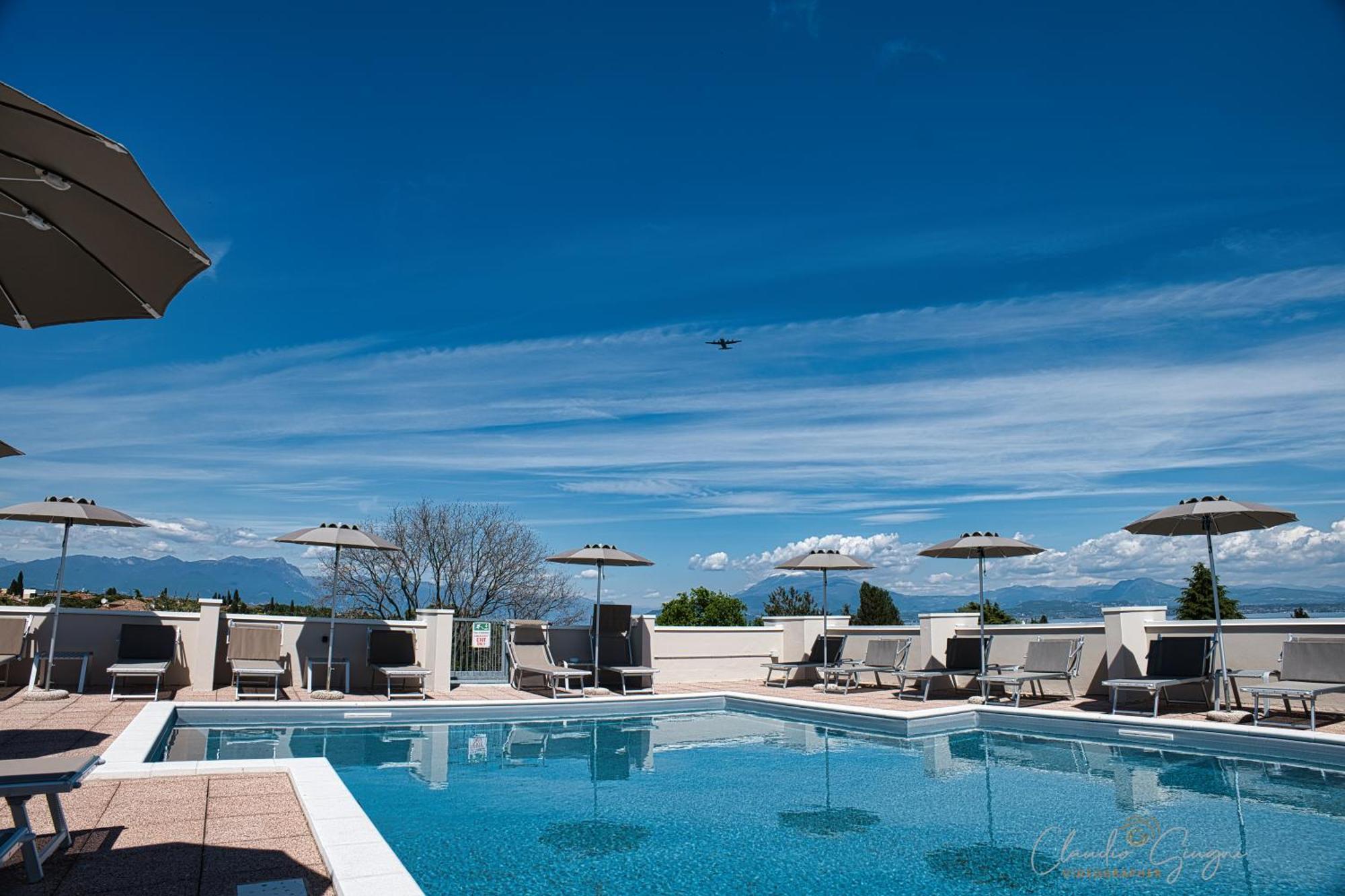 International Rooms & Apartments Sirmione Exterior foto
